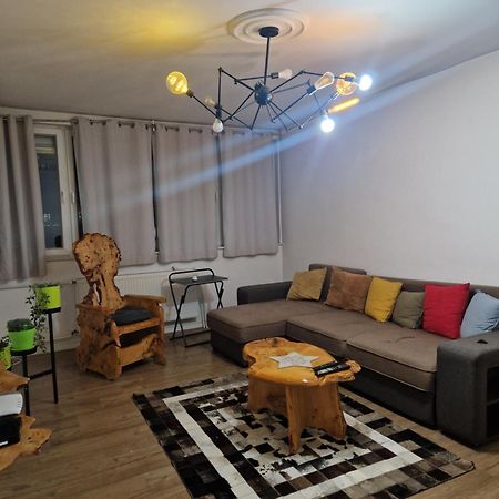 Aaa Apartment พริสตีนา ภายนอก รูปภาพ